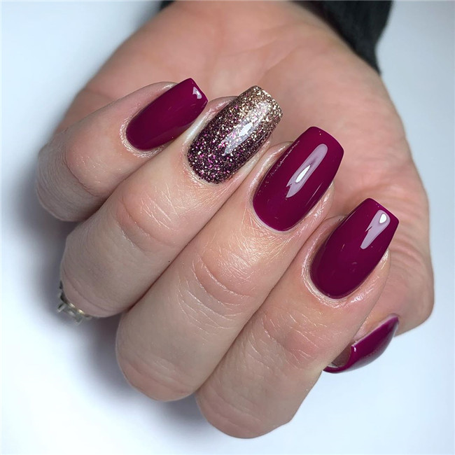 Medium coffin nails in solid burgundy with a burgundy glitter accent nail
