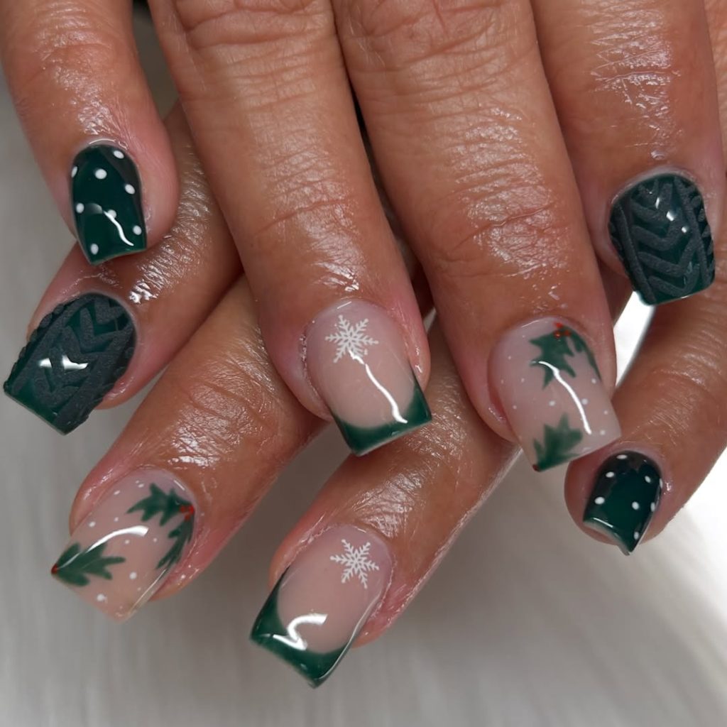 Short square nails mixing green polka dots, cable-knit texture, green French and holly art