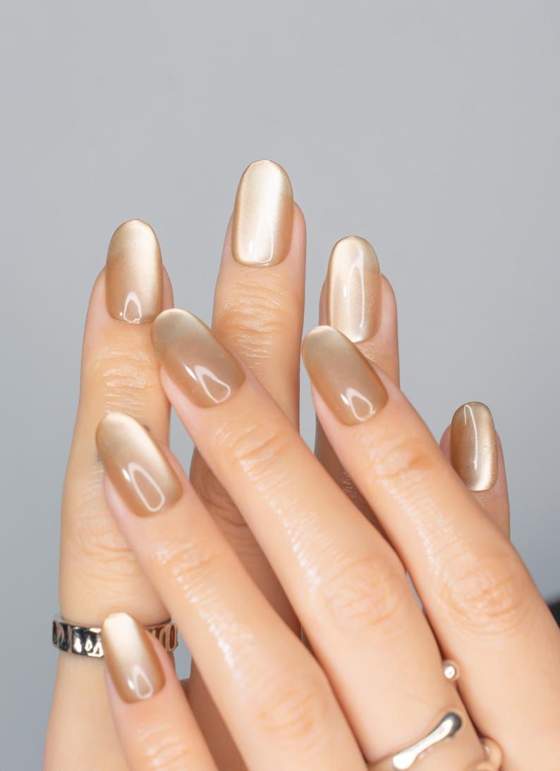 Champagne gold cat eye nails