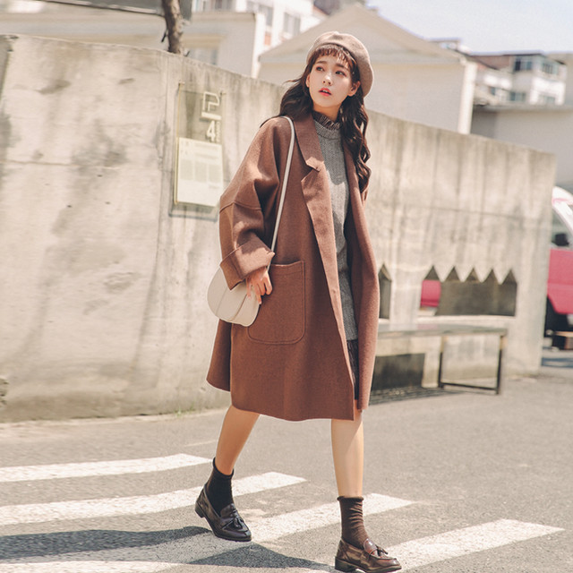 Woman wearing a beret with a wool coat