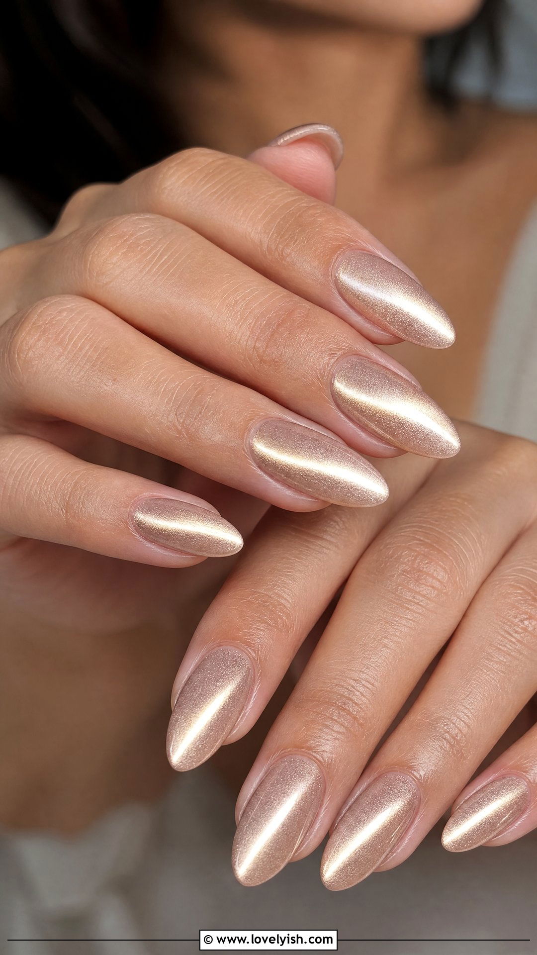 Champagne-toned shimmery nails with a soft cat-eye glow