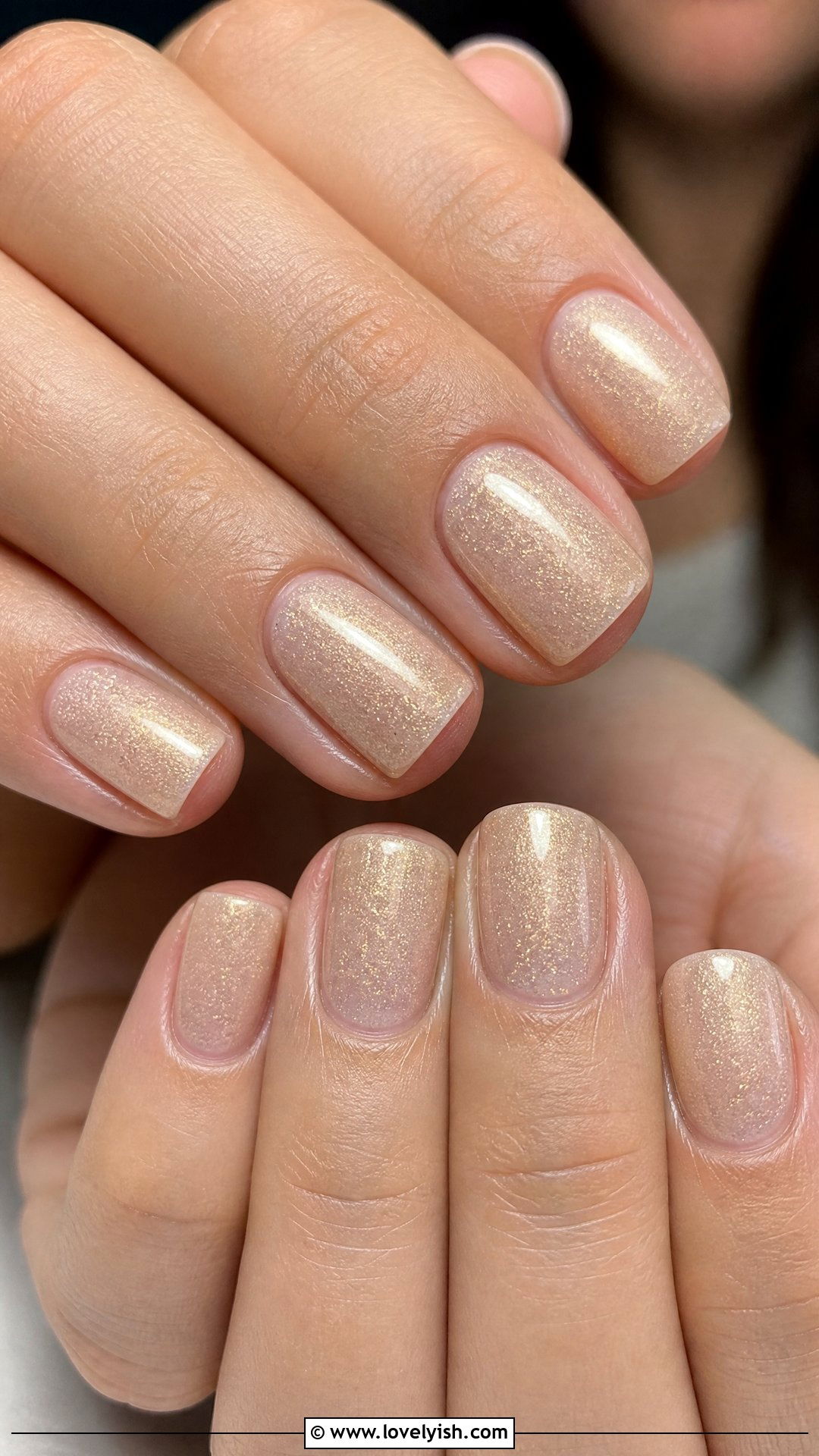 Golden Nude Short Nails: an all-over champagne shimmer on short squoval nails