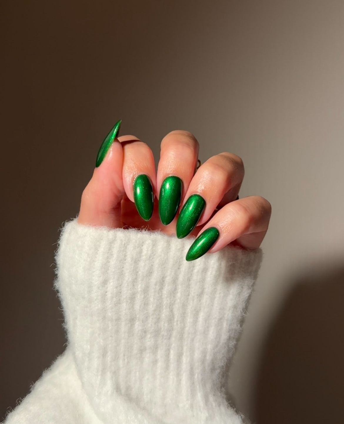 Short emerald green chrome Christmas nails