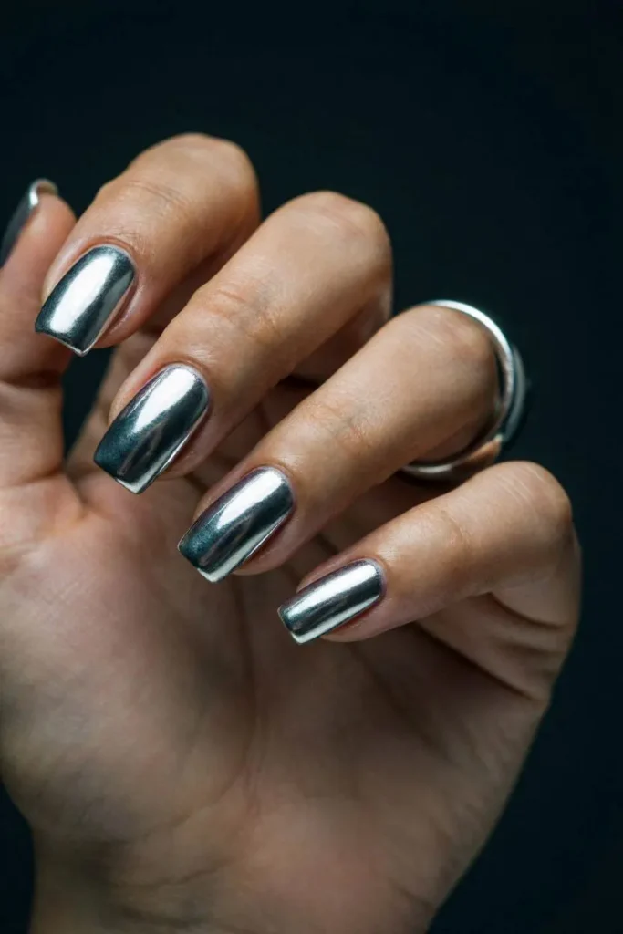 Short squoval nails with a full silver mirror chrome finish