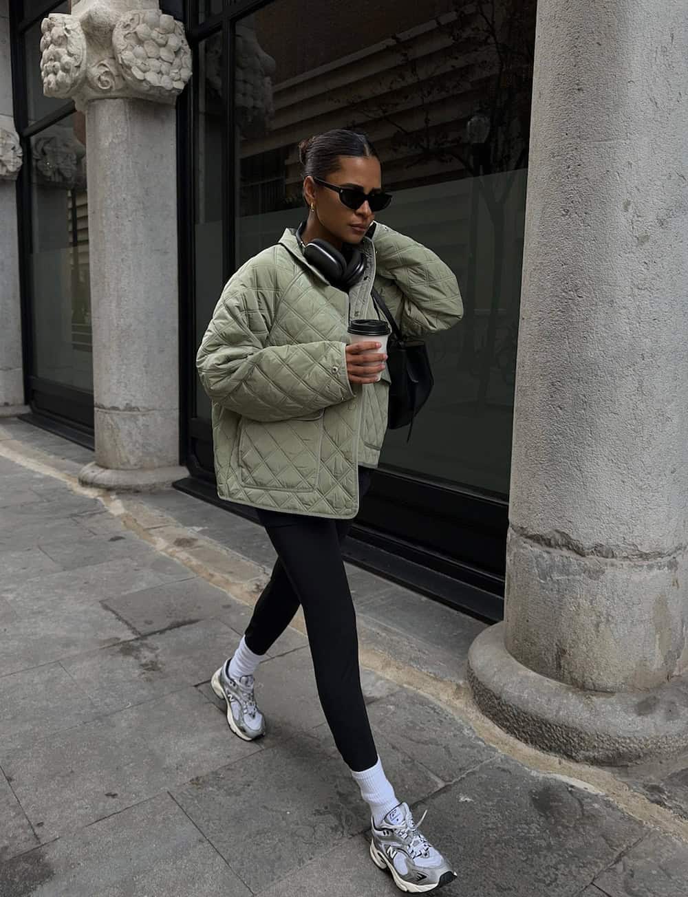 Woman wearing a quilted jacket with jeans and sneakers