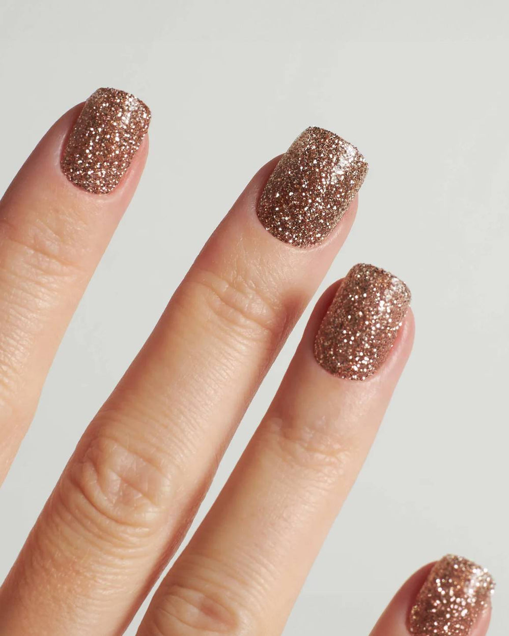 Short nails with full-coverage copper glitter