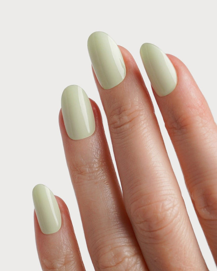 Creamy pistachio green nails