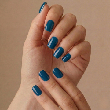 Short nails with deep teal gel polish