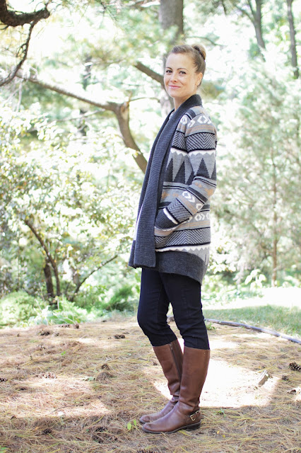 woman in fair-isle patterned cardigan, dark skinny jeans and cognac riding boots