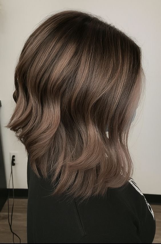 Long multidimensional mushroom brown hair with waves