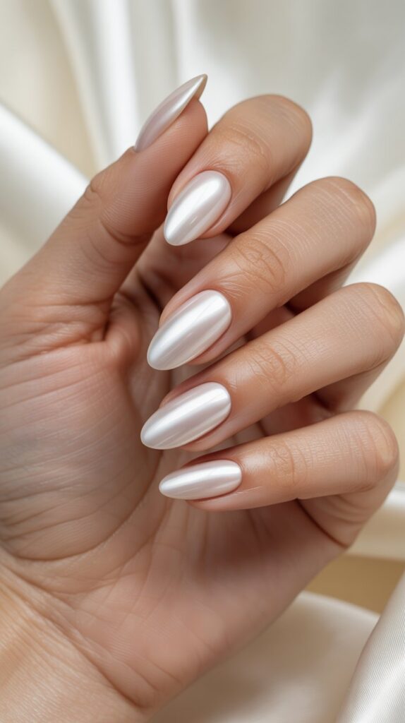 Pearl White Glaze: bright white pearl finish on oval nails