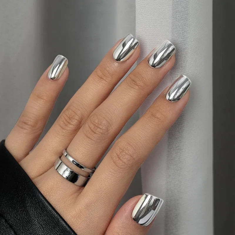 Short square nails with a mirror silver chrome finish