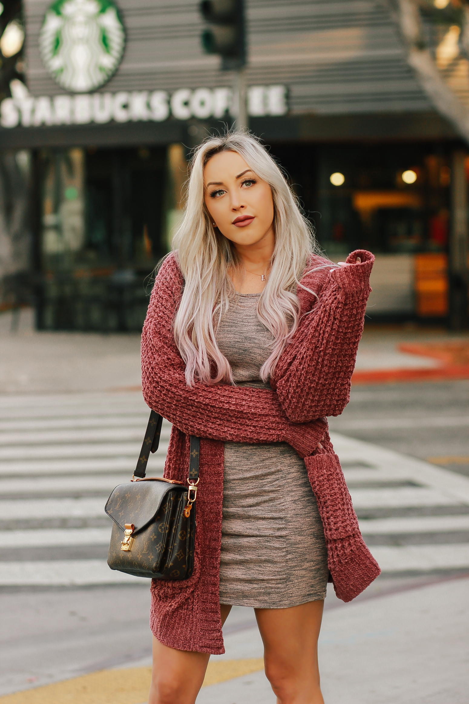 Woman wearing an oversized neutral cardigan with skinny jeans and ankle boots