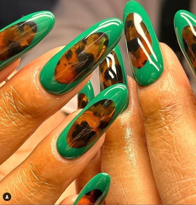 Green tortoiseshell pattern nails