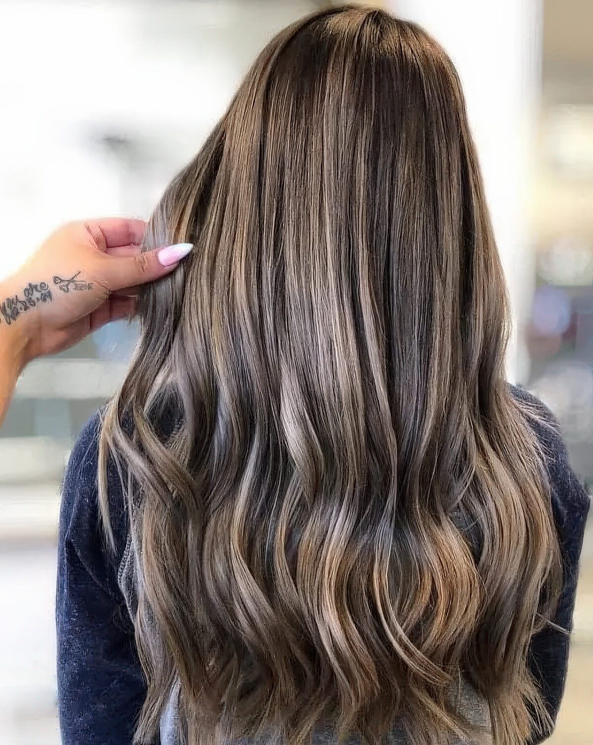 Mushroom brown hair with multidimensional waves