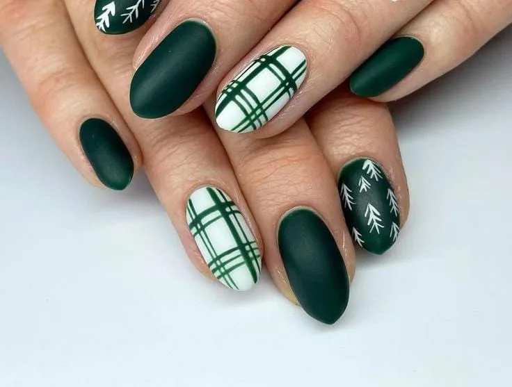Green Christmas plaid nail art