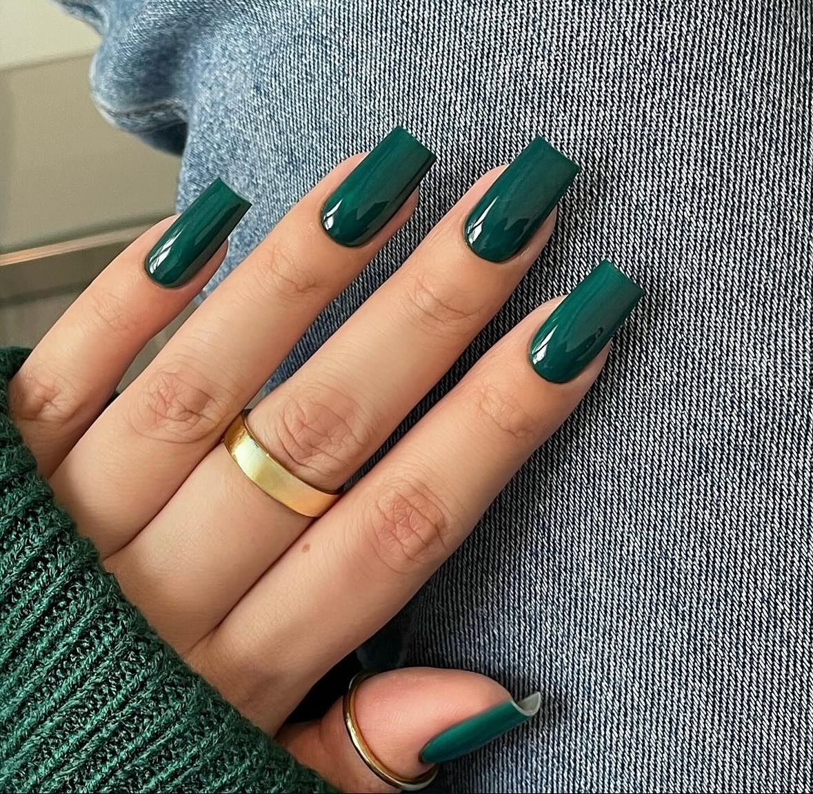 Deep emerald green glossy square nails