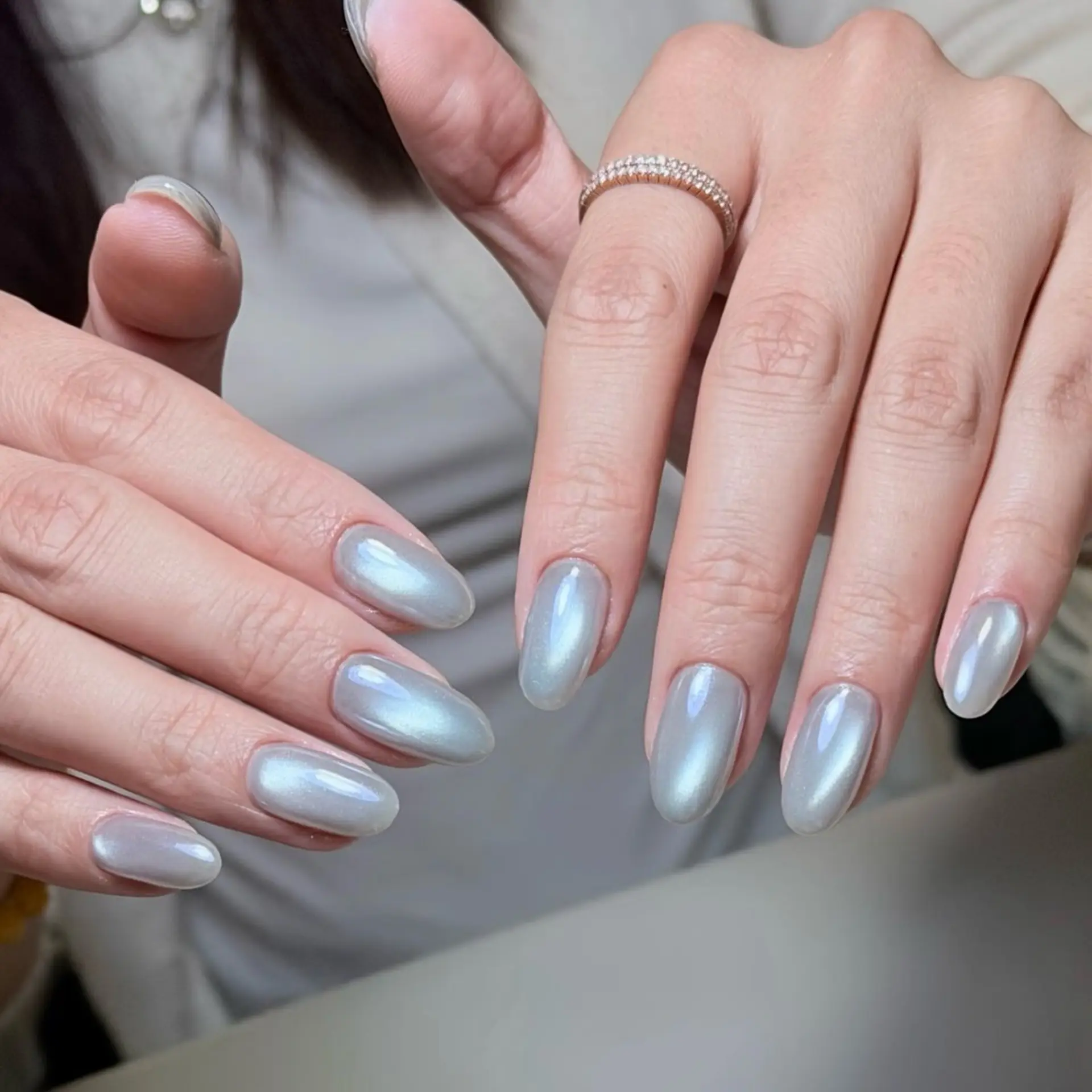 Almond nails in pearl gray with a pearlescent chrome powder finish