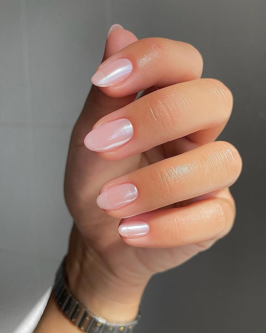 Rose Glaze: rosy pink pearl finish on short oval nails