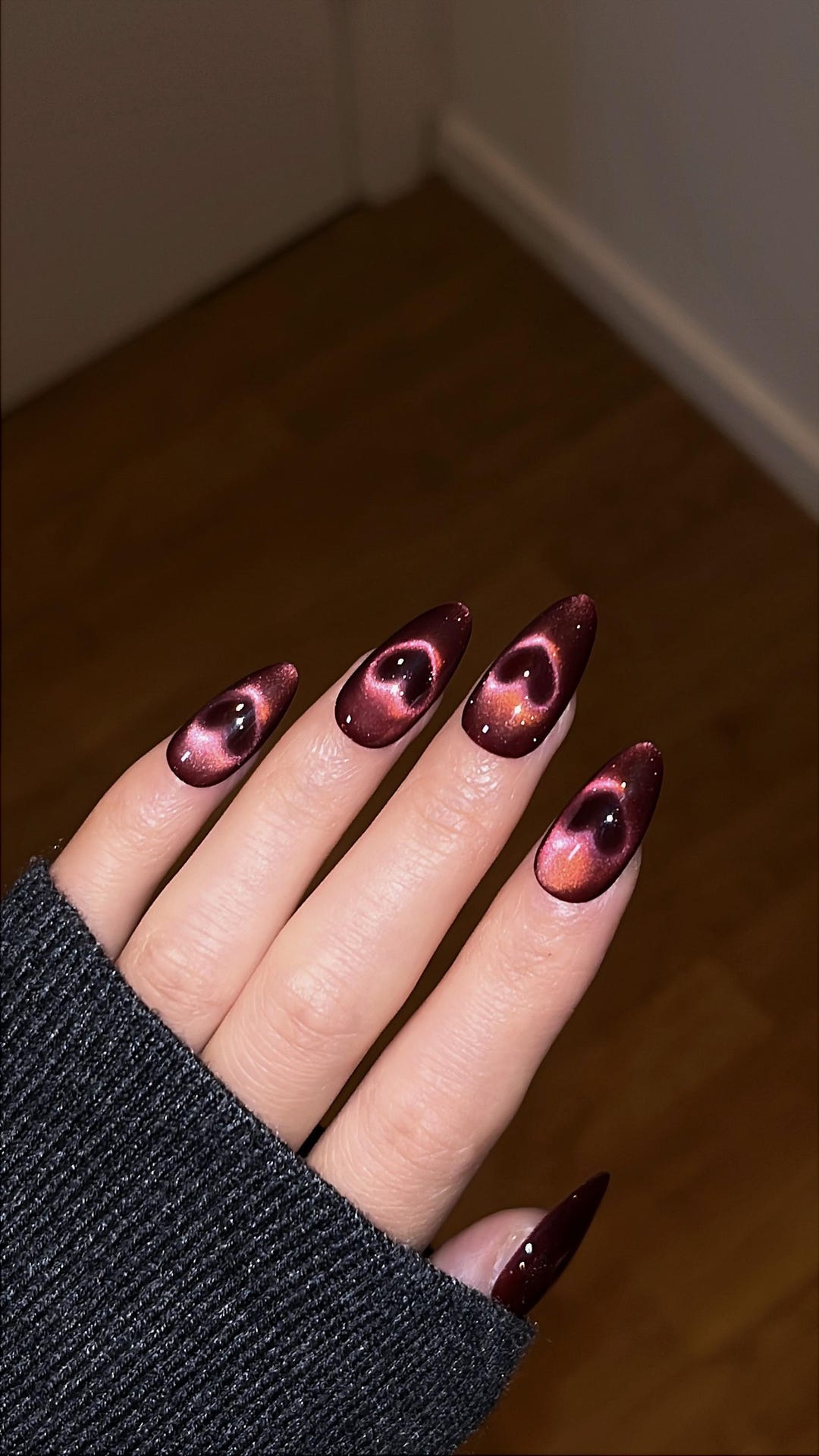 Red velvet cat-eye press-on nails