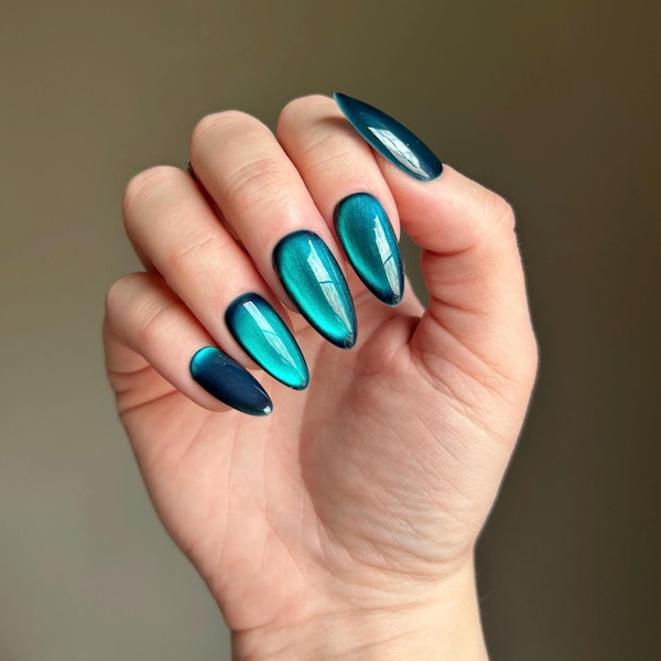 Teal aurora cat eye nails with blue green shift
