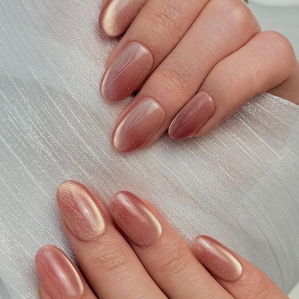 Oval nails with rose gold cat-eye shimmer polish