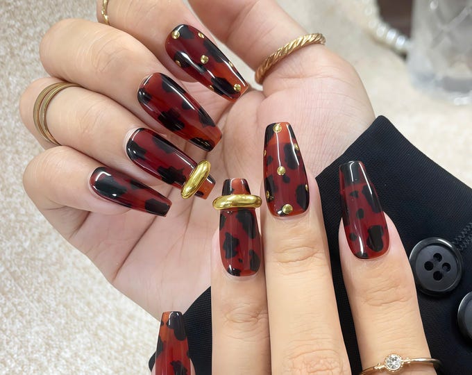 Red nails with tortoiseshell accent nail