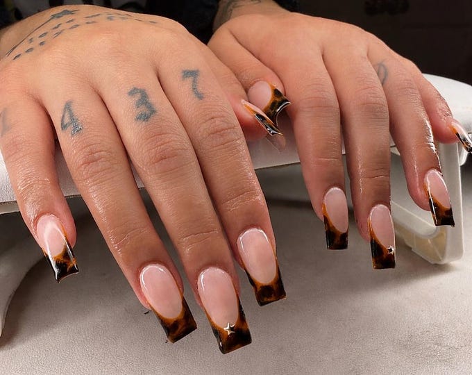Tortoiseshell amber and brown nails, long square