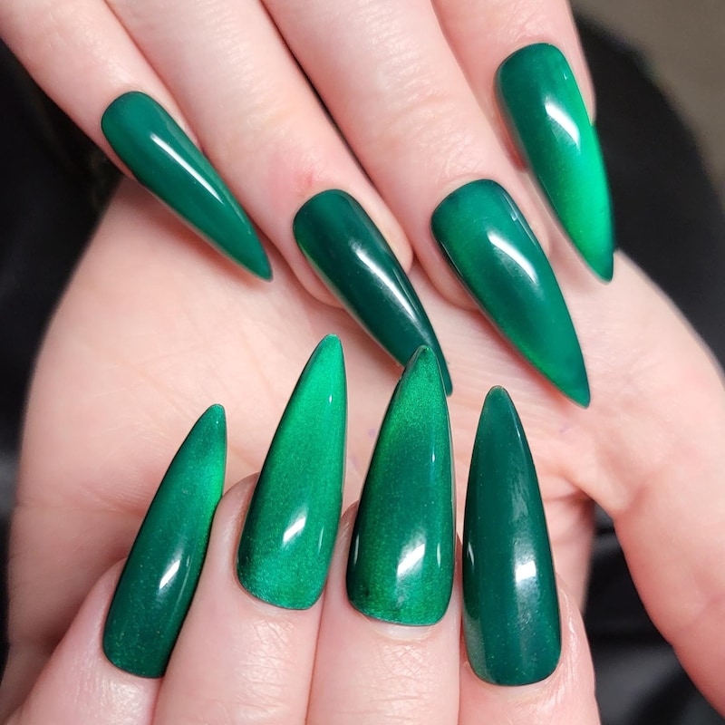 Emerald green cat eye nails with magnetic shimmer