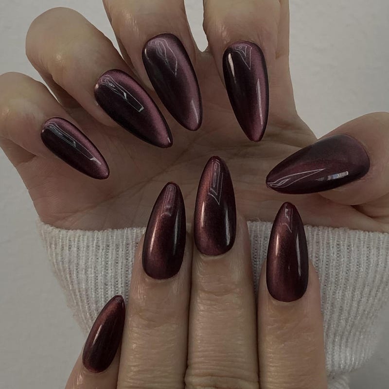 Burgundy cat-eye velvet nails, long length