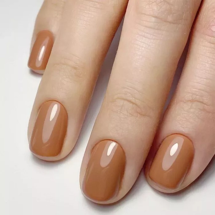 Glossy mocha mousse brown short oval nails
