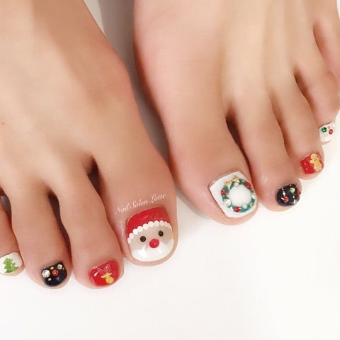 Pedicure with Santa face, Christmas wreath, reindeer and tree nail art on the toes