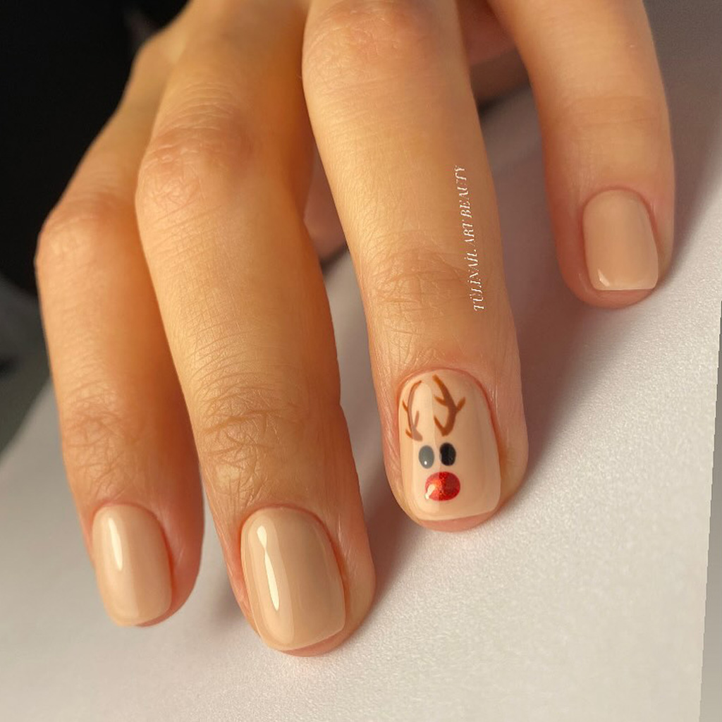 Reindeer nail art for a New Year manicure