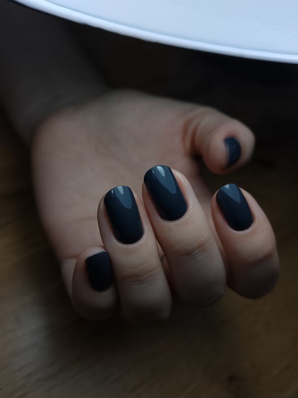 Short nails with charcoal grey gel polish