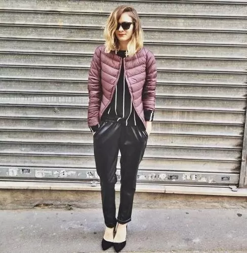 Woman wearing a dusty rose puffer with an all-black outfit and pointed heels