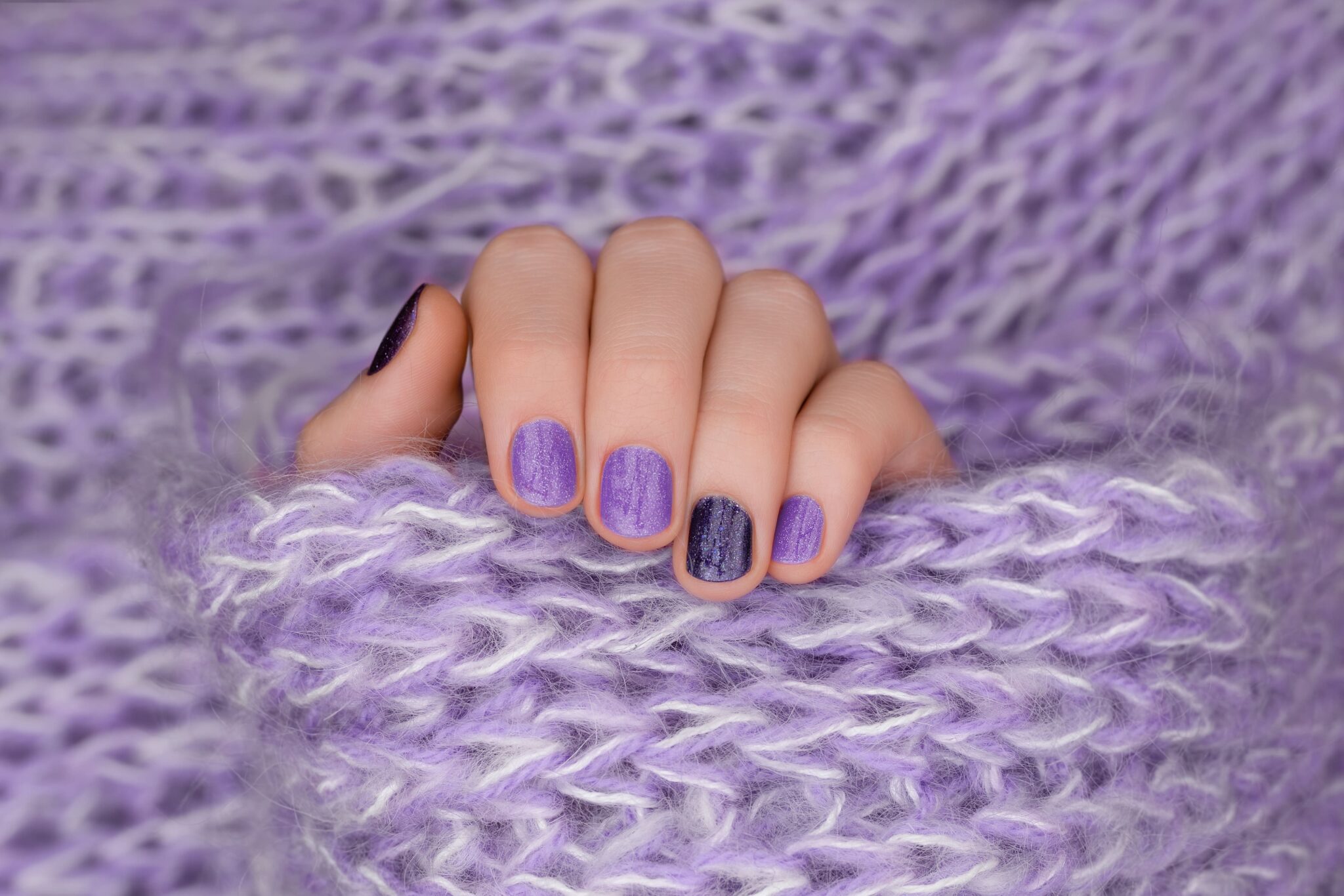 Purple nails with 3D cable-knit sweater texture