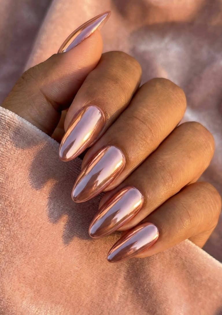 Rose Gold Metallic: a mirror-like rose gold on medium oval nails