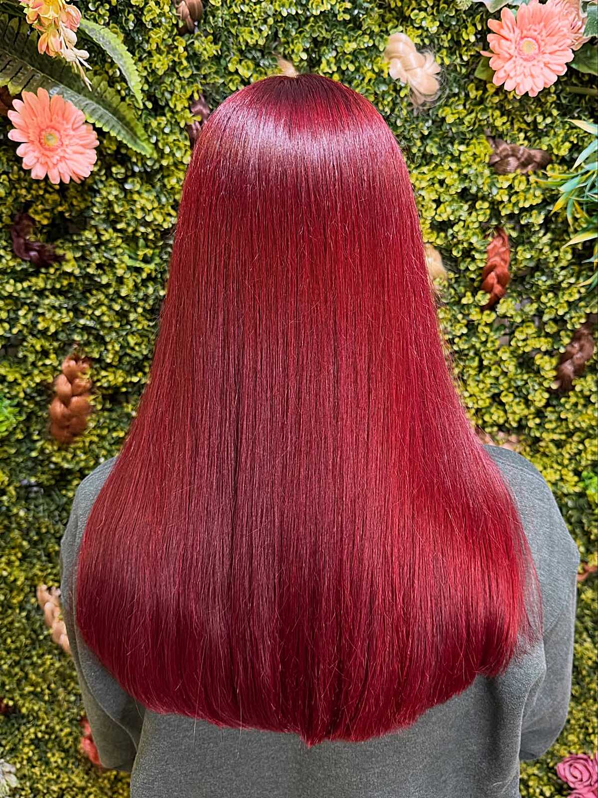 Straight hair with blunt U-shaped hemline in saturated cherry red