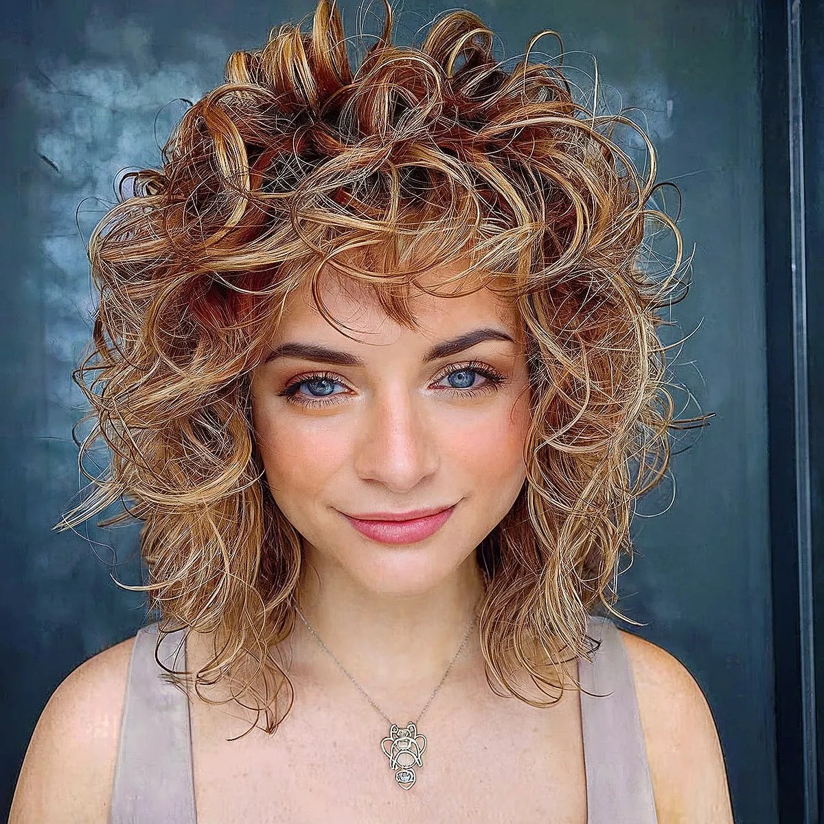 Curly shaggy lob with honey highlights