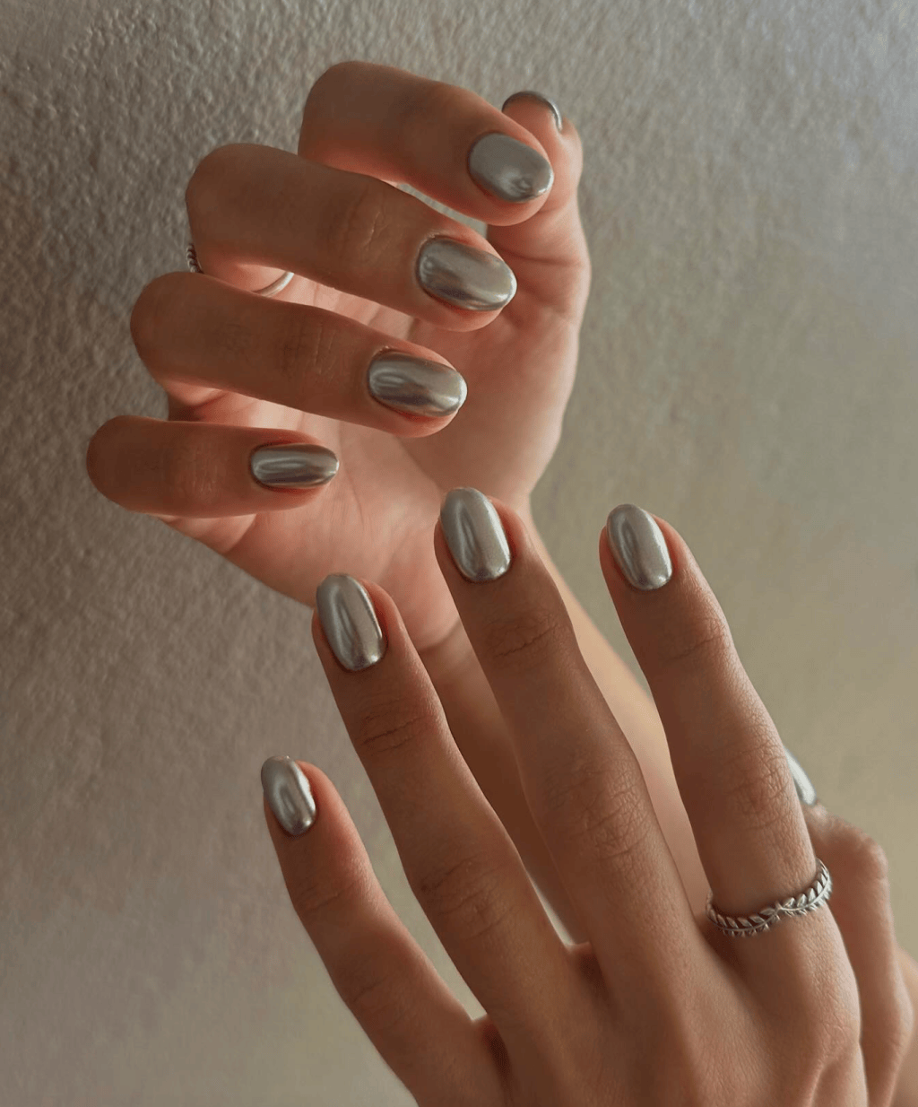 Short oval nails with liquid silver mirror chrome finish