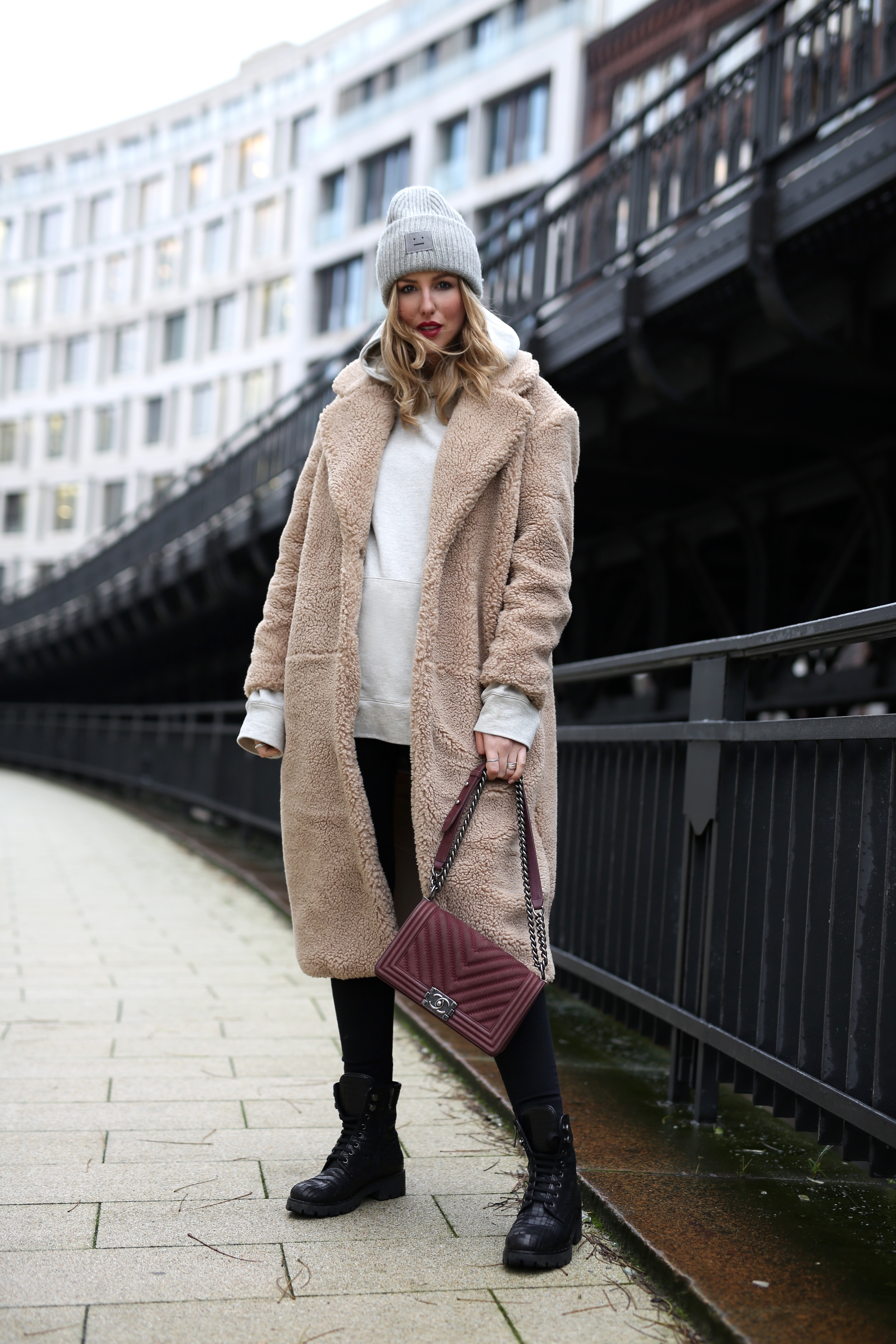 Woman wearing a teddy fleece jacket in a cozy winter outfit