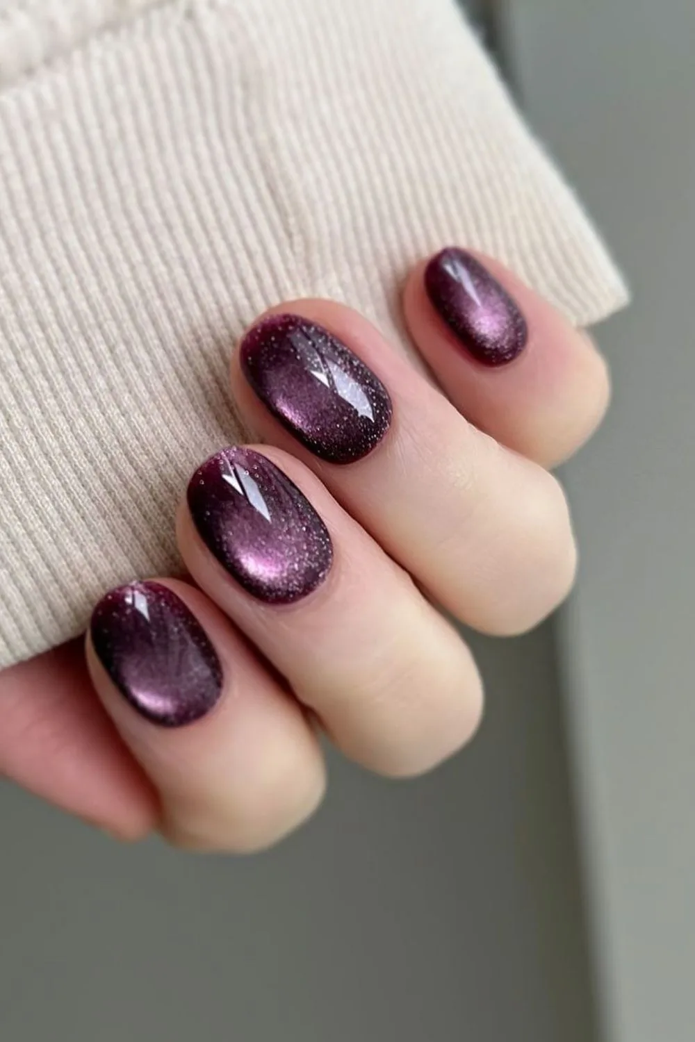 Oval plum nails with velvet cat-eye shimmer
